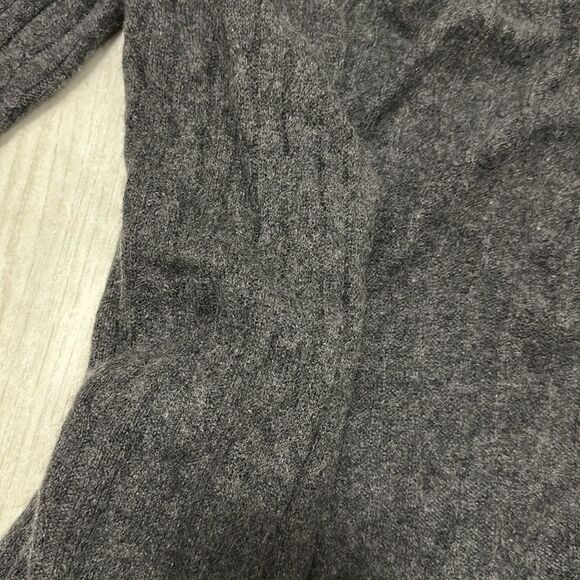 White and Warren Small Cableknit cashmere cardigan. - Picture 4 of 5